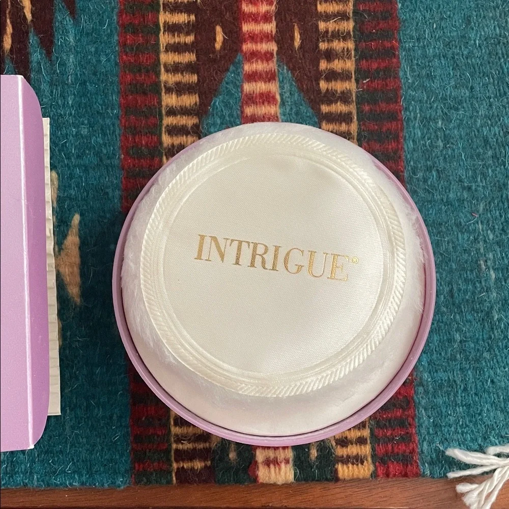 Vintage Intrigue Perfumed Dusting Powder -‎ Lavender